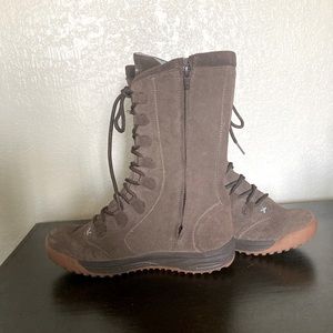 Teva Boots, brown color, size 5